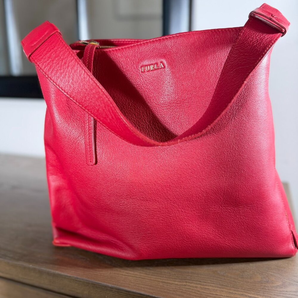 Furla Red Leather Shoulder Bag – Italian Leather – Super Clean